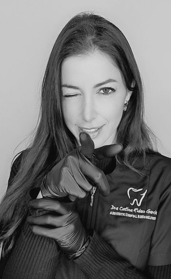 Dra. Catina Ridao García, retrato en blanco y negro en la clínica