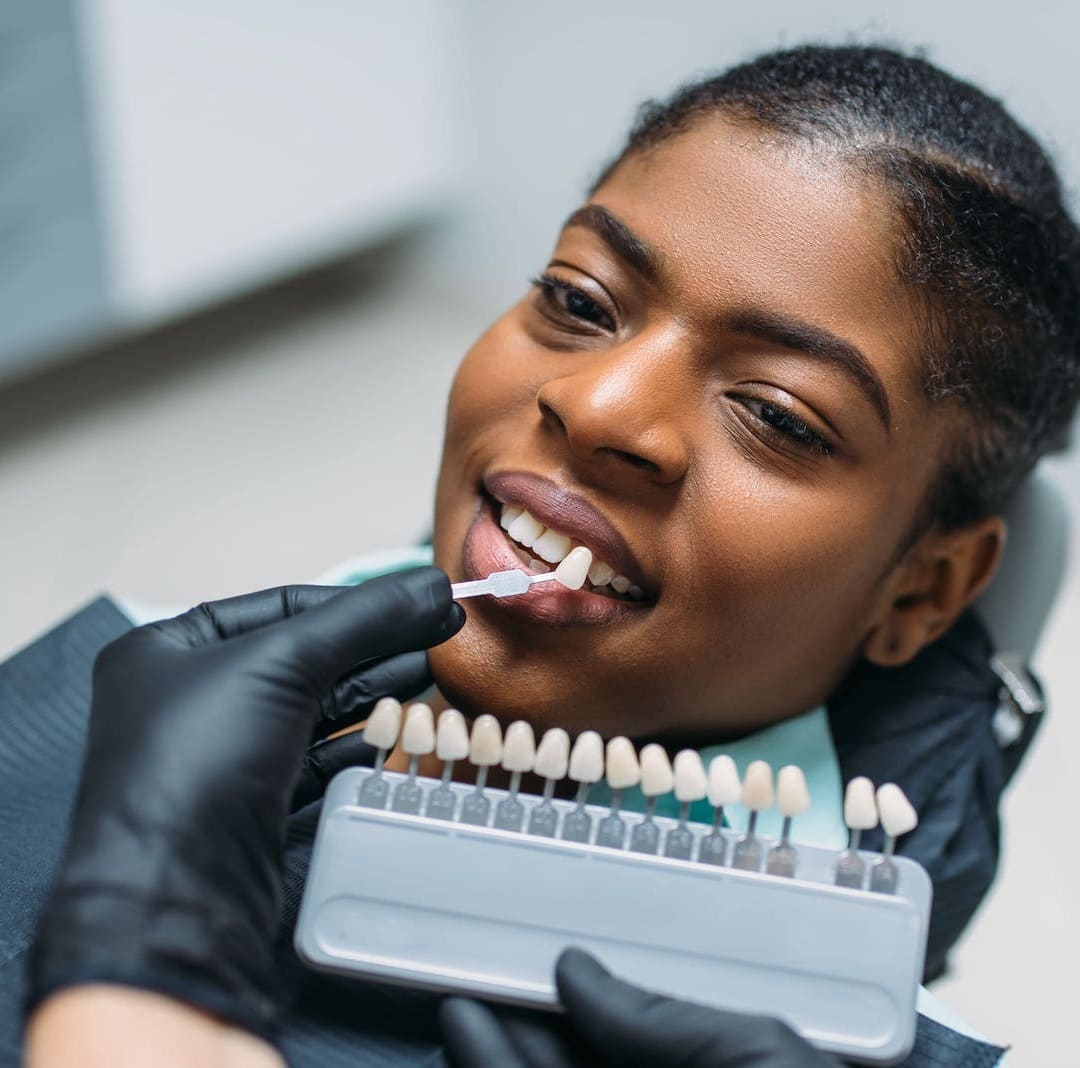 dentist-choosing-shade-teeth (1) (1)